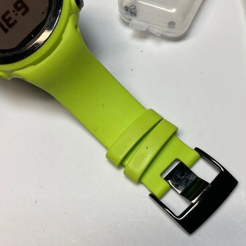 Suunto D4i slime green dive watch, PARTS OR RESTORE, buttons loose, new battery